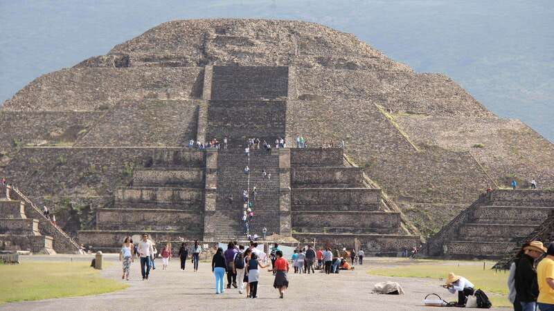 Mexico City: Trip to Teotihuacan Pyramids & Guadalupe Shrine - The bus ride and meeting-point reality