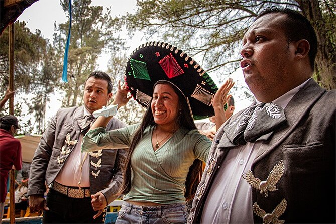 Mexico City: Xochimilco, Coyoacán and University City Tour - Traffic, language, and group size