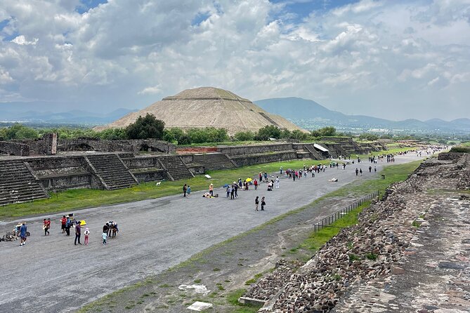 Morning Tour of the Teotihuacan Pyramids - Seeing the Pyramid of the Sun up close