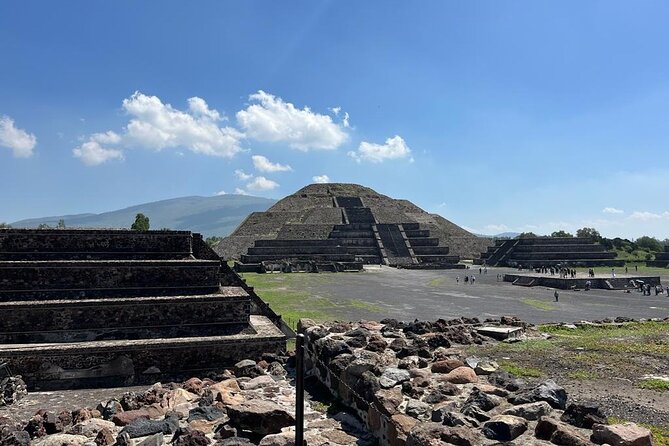 Morning Tour of the Teotihuacan Pyramids - Following the route to the Pyramid of the Moon