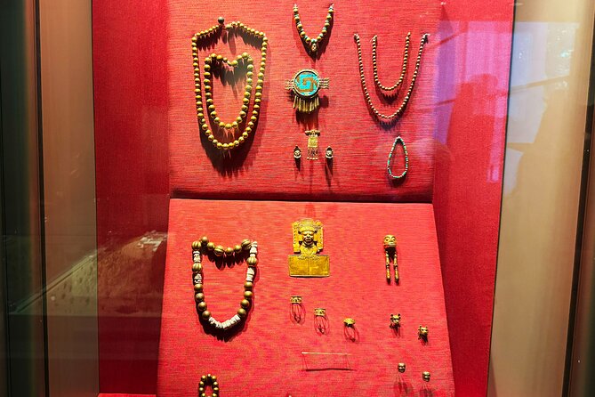 Museo Nacional de Antropología - Small Groups - A small group changes the pace