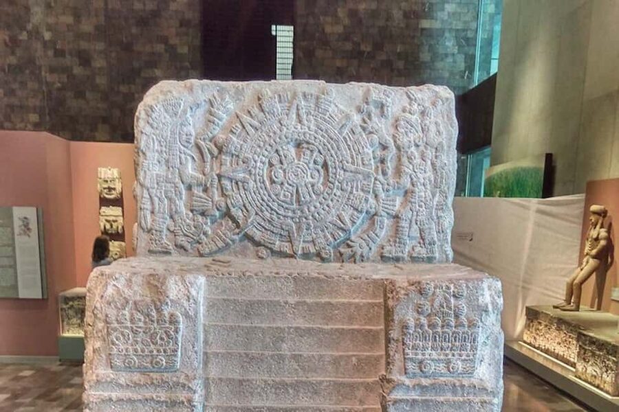 National Museum of Anthropology: a journey into Mexico's past - English lang. - Why symbols matter more than a simple timeline