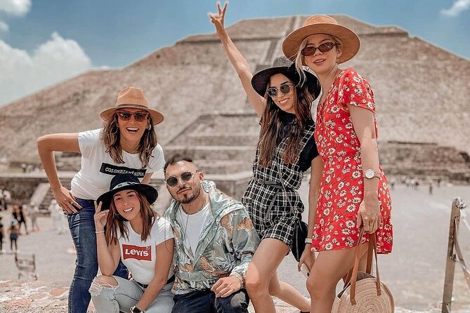 Private Balloon and Teotihuacán Experience - Private touring and the role of the guide