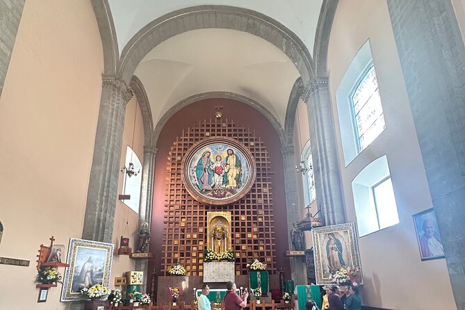 Private experience to the Basilica of Guadeloupe with transportation - Climbing Tepeyac Hill for the spring and chapel