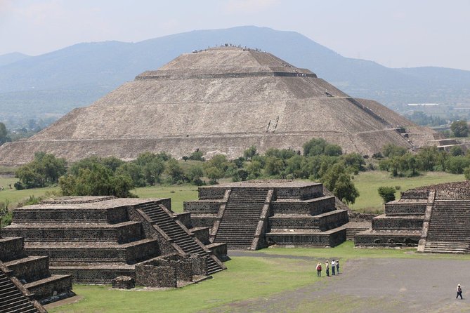 Private from Mexico City: Pyramids of Teotihuacan & Basilica of Guadalupe - A private guide changes the pace