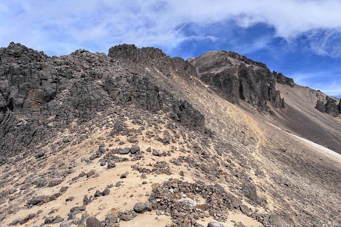 Private Hike next to volcano at 14800 ft. from Mexico city - La Joya to the three high points