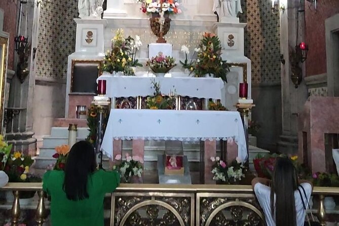 Private Tour Basilica of Guadalupe with Transportation - The main square and two very different basilicas
