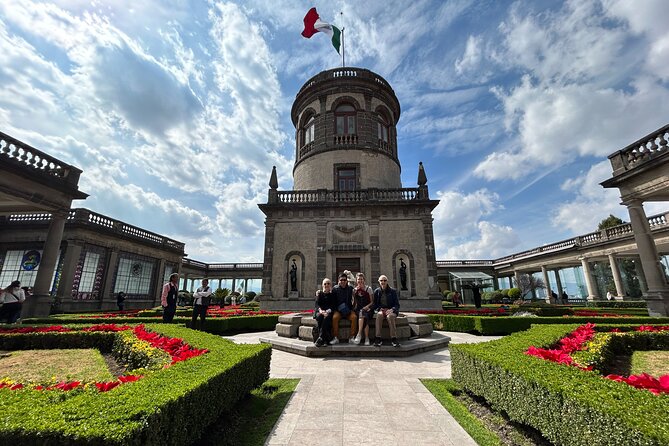 PRIVATE Tour Chapultepec Castle - Starting at Estela de Luz and the Boy Heroes monument