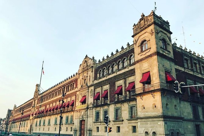 PRIVATE Tour Downtown & Anthropology Museum & Chapultepec Castle - The Metropolitan Cathedral and five centuries of building