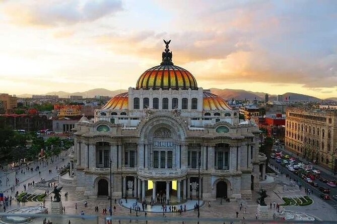 PRIVATE Tour Downtown & Anthropology Museum & Chapultepec Castle - Two focused hours at the National Anthropology Museum