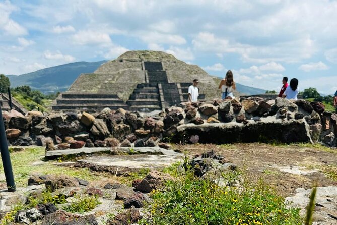 Private Tour, Great Experience, CDMX to Teotihuacan Pyramids - San Martin de las Piramides, obsidian, and maguey