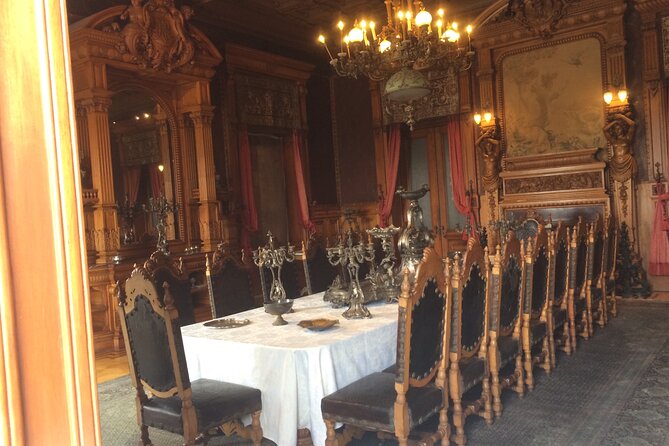 PRIVATE Tour in Chapultepec Castle and Museum of Anthropology - Jorge’s guide style and what it means for you