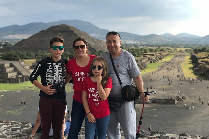 Private Tour: Pyramids of Teotihuacan, Tlatelolco & Basílic of Guadalupe - A local meal after the archaeological walk