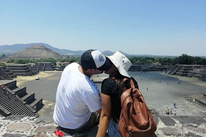 Private Tour Pyramids of Teotihuacan - Tlatelolco: three eras in one plaza