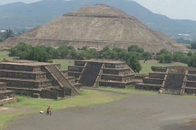 Private Tour: Teotihuacan and Guadalupe Shrine - Lunch, local food, and the shopping question