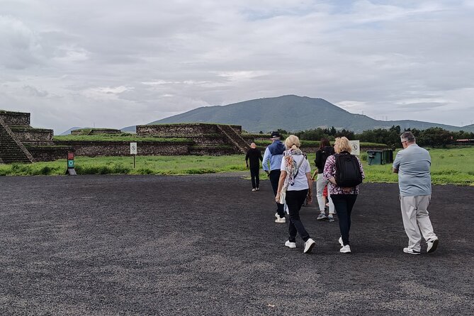 Private Tour, Teotihuacan, Basilica of Guadalupe. - A guided hour at the Basilica of Guadalupe