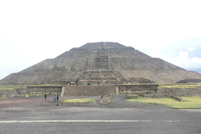 Private Tour Teotihuacan Pyramids & Basilica of Guadalupe - The Basilica of Guadalupe in one focused hour