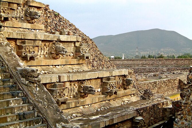Private Tour Teotihuacan Tequila&quesadilla - What a private guide adds at the ruins