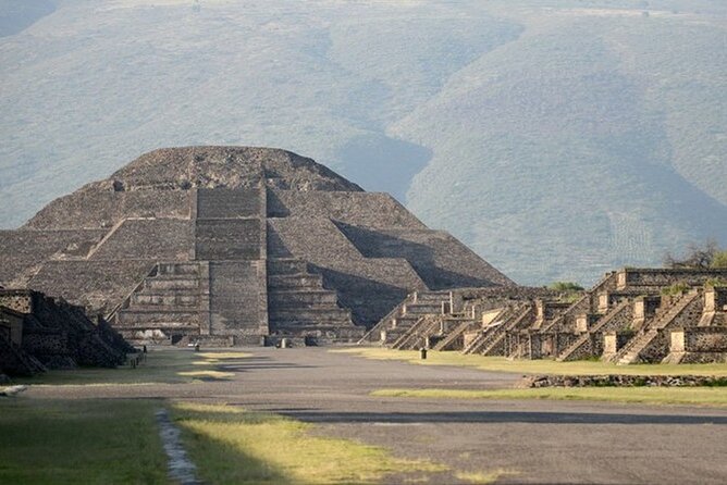 Private Tour to the Pyramids of Teotihuacán from CDMX from 1 to 4 people - Leaving Mexico City in a private car