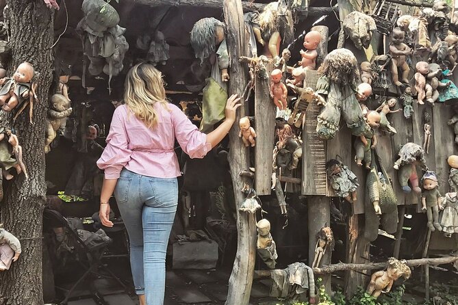 Private tour to the spooky Island of the Dolls in Xochimilco - The slow ride through Xochimilco