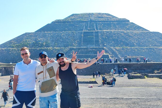 Private Transportation Pyramids of Teotihuacan + Breakfast in Cueva - Pickup at 9:00 am from Mexico City