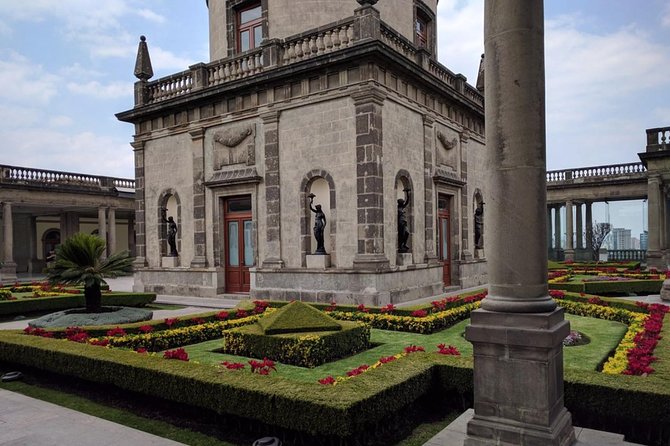 Private Walking Tour Anthropology Museum & Chapultepec Castle - Walking through Chapultepec Park