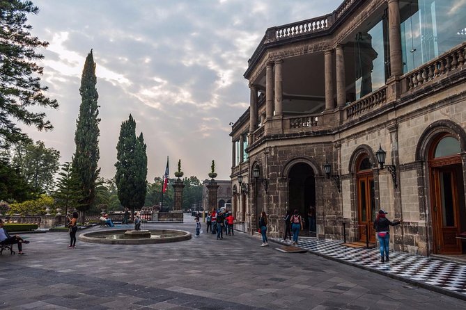 Private Walking Tour Anthropology Museum & Chapultepec Castle - A short stop at the Altar a la Patria