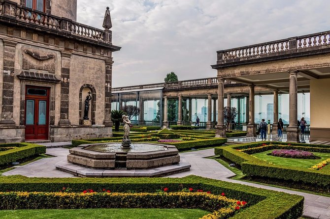 Private Walking Tour Anthropology Museum & Chapultepec Castle - What the private format adds