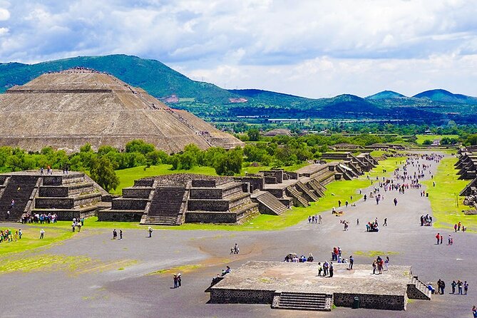Pyramids of Teotihuacán and Basilica of Guadalupe - Why this pairing works in Mexico City