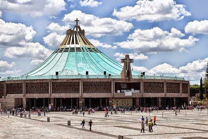 Pyramids of Teotihuacán and Basilica of Guadalupe - What the five-star experience gets right