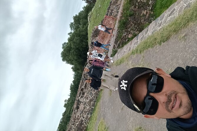 Pyramids of Teotihuacan and Basilica of Guadalupe / Small Groups - Air-conditioned transport and the value of one booking