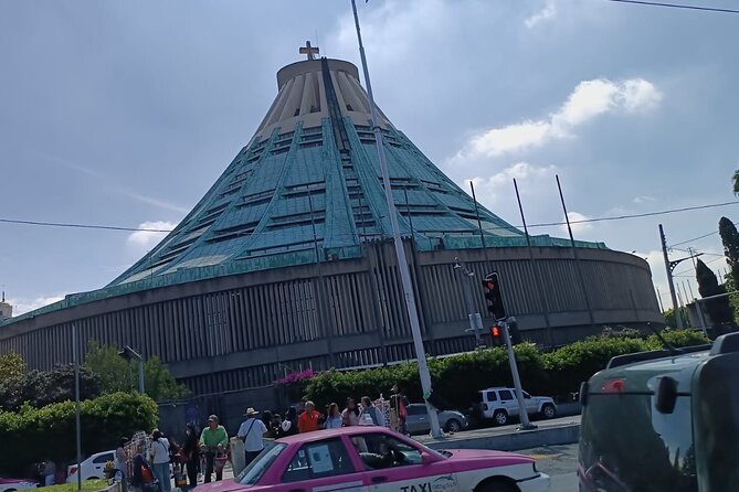 Pyramids of Teotihuacan and Basilica of Guadalupe / Small Groups - The reliability question deserves attention