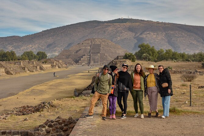 Pyramids of Teotihuacan and restaurant la Gruta (Original) - La Gruta: a cave restaurant with a complicated timetable