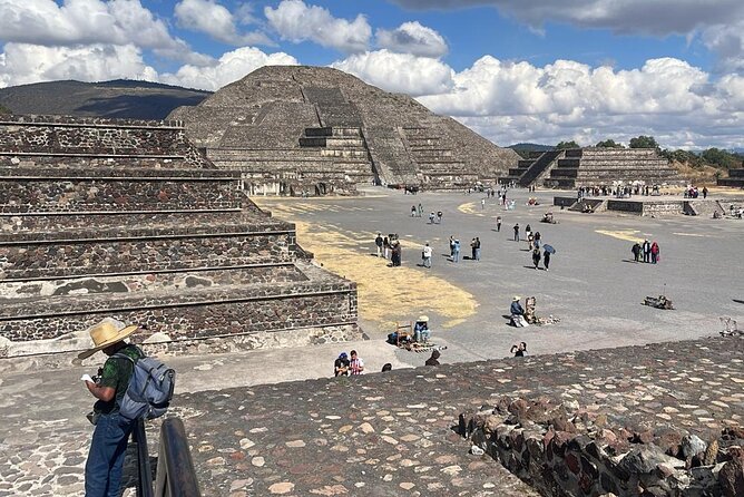 Pyramids of Teotihuacan without traps for tourists morning or afternoon - Why the early Teotihuacan start matters