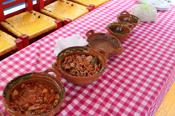 Riding Boats +Warm Mex Food+ Frida Kahlo's neighborhood (private) - Why this pairing works in Mexico City