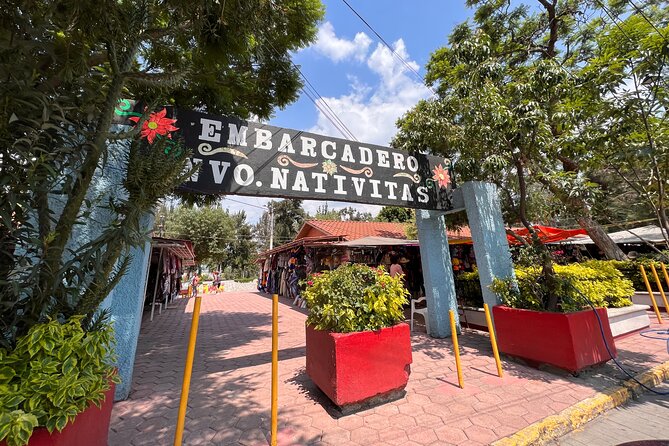 Riding Boats +Warm Mex Food+ Frida Kahlo's neighborhood (private) - The guides can make the private format worthwhile