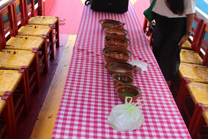 Riding Boats +Warm Mex Food+ Frida Kahlo's neighborhood (private) - Xochimilco by decorated trajinera