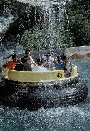 Six Flags Mexico City: Ticket + Hassle-Free Transfers - Food, service, and small frustrations