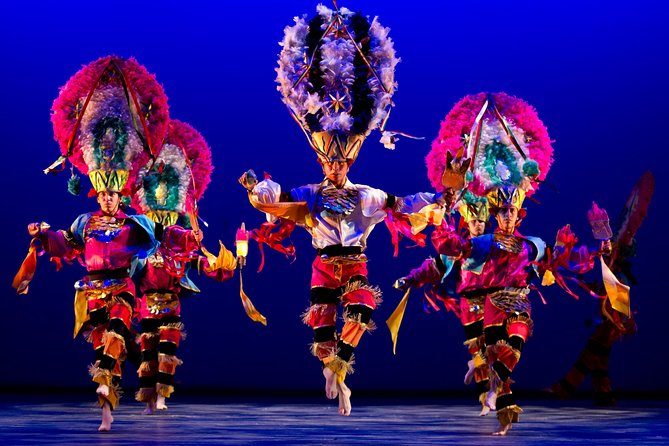 Small Group: Discover the Folkloric Ballet of Mexico - The role of the guide