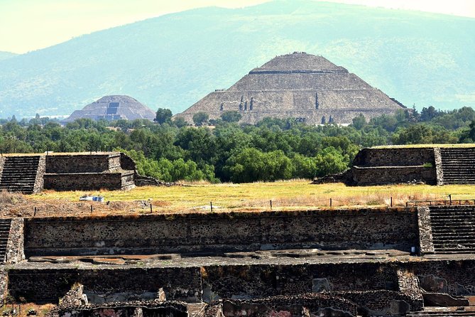Small Group: Teotihuacan Pyramids and Shrine of Guadalupe with Lunch - What the Basilica of Our Lady of Guadalupe adds