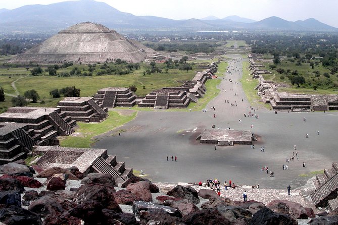 Small Group: Teotihuacan Pyramids and Shrine of Guadalupe with Lunch - The Temple of Quetzalcoatl and the Avenue of the Dead