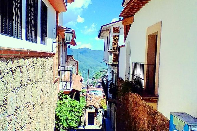 Small Group: The Magical Colonial Towns of Taxco and Cuernavaca - Guides, language, and the human side of the day
