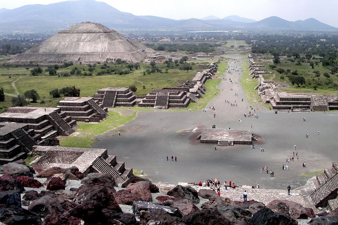 Small VIP Group: Teotihuacan Pyramids and Shrine of Guadalupe with lunch - Small-group promise and language concerns