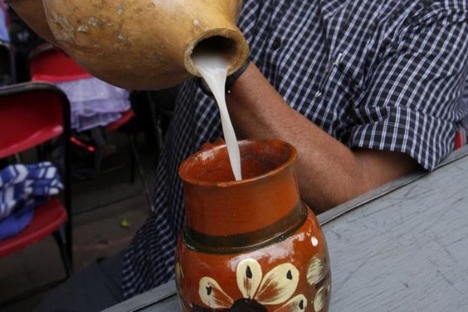 Teotihuacan and Basilica of Guadalupe with mezcal, tequila & handcrafts - Getting around Mexico City and group size