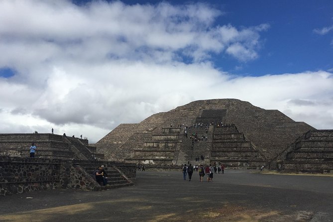 Teotihuacan Archaeological Site with Expertise Private Tour - Entering the ancient city of Teotihuacan