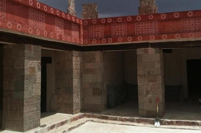 Teotihuacan Archaeology Tours - Quetzalpapalotl Palace and Wall Paint Palace