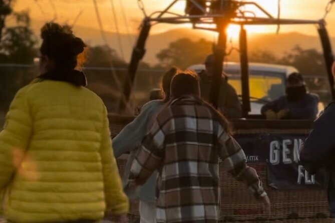 Teotihuacan balloon flight with cave breakfast and CDMX pickup - Watching the balloons rise at the port