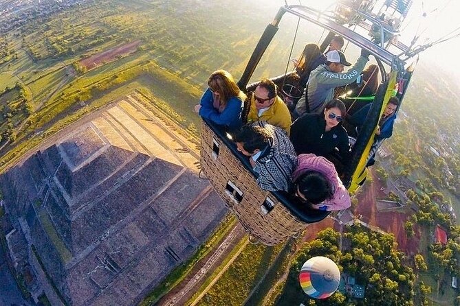 Teotihuacan Balloon ride + Transportation + Breakfast + Pyramids - The early pickup from Mexico City