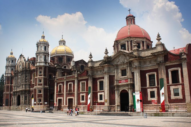 Teotihuacan & Basilica Guadalupe Tour with lunch - Guides can make or break the experience