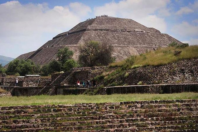 Teotihuacan & Basilica Guadalupe Tour with lunch - The Guadalupe Basilica and Juan Diego’s sacred image